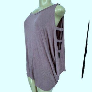 Beautiful cold shoulder blouse w/ dolman sleeves size Medium